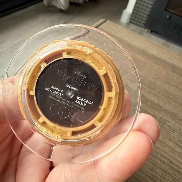 Only the two frozen characters are available - Picture 4 of 6